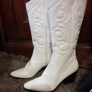 Just fab White Cowgirl Boots size 7.5 Womens
